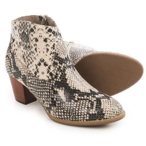 Vionic Orthaheel Windom Leather Ankle Boots in SnakeskinSize 7.5 Euro 38.5 GUC